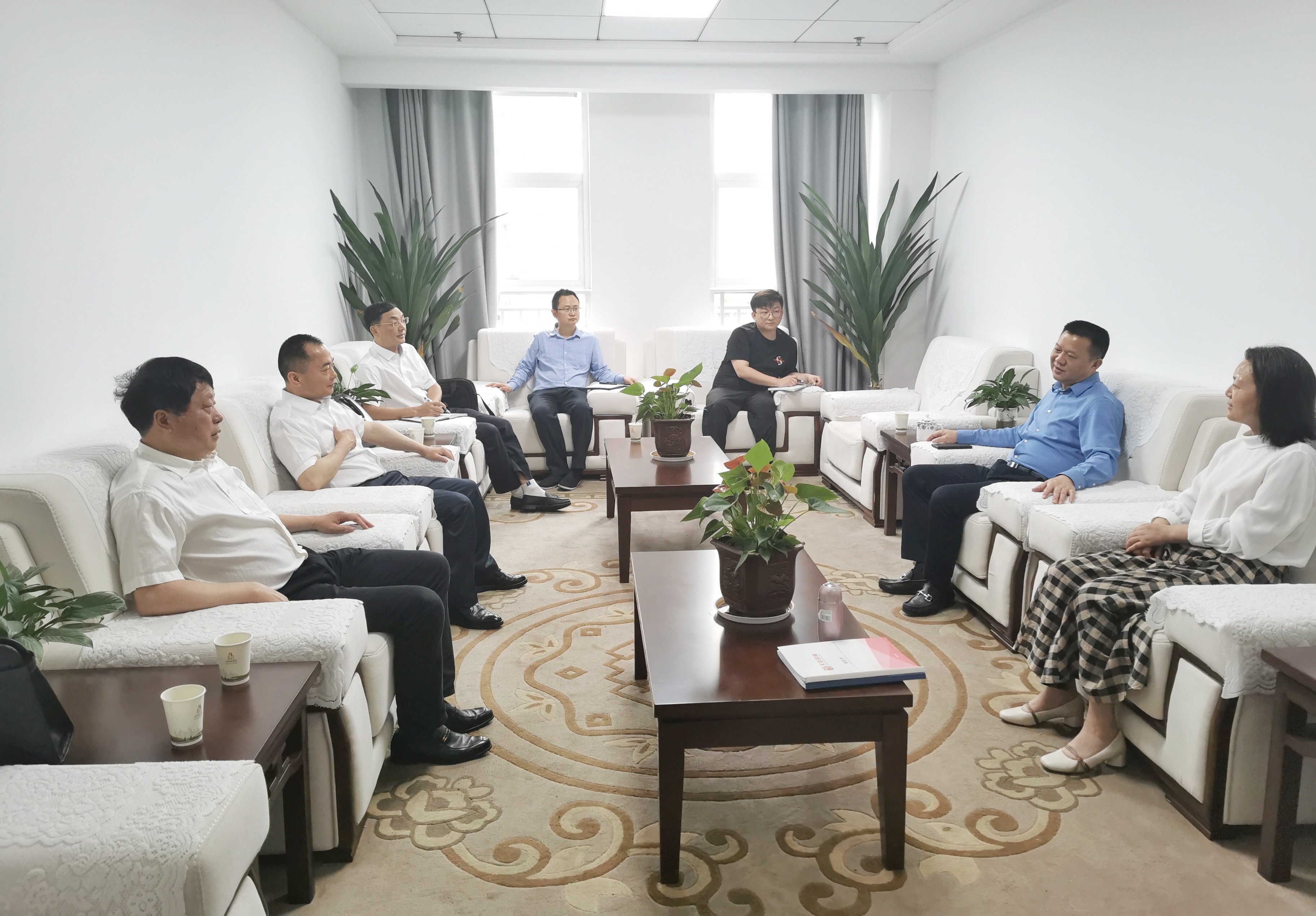 5.11中國(guó)工商銀行岳陽分行進(jìn)行工作座談.jpg 5.11中國(guó)工商銀行岳陽分行進(jìn)行工作座談.jpg